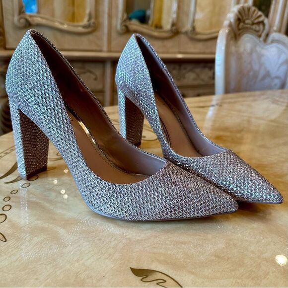 Badgley Mischka rose gold beige heels - Picture 2 of 16